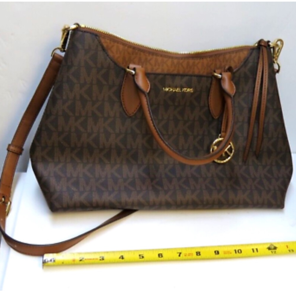 Michael Kors Brown Shoulder Bag with Luxurious Leather Accents